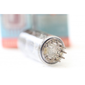 2 X PCF82 TELEFUNKEN. PAIR.... 2