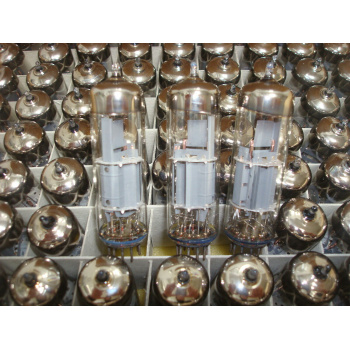 1 X ECL200 TELEFUNKEN TUBE....