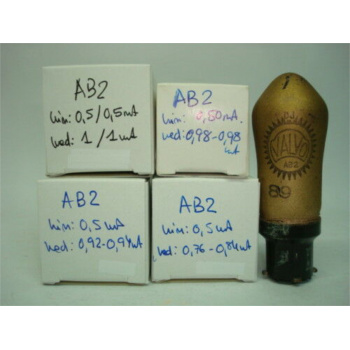 1 X AB2 / 4V2 TUBE. NOS. RC8