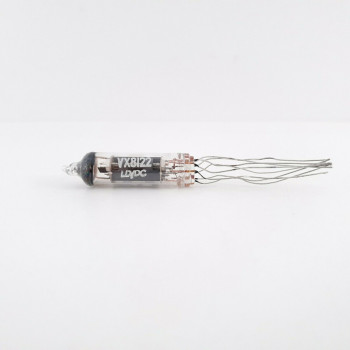 1 X VX8122 MULLARD TUBE. FLAT GETTER. CH40 2