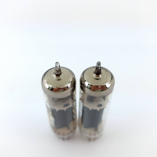 2 X PL82 TITAN TUBE. TUNGSRAM...