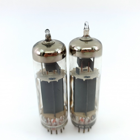 2 X PL82 TITAN TUBE. TUNGSRAM PRODUCTION. MATCHED PAIR. 39. CH148