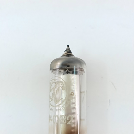 1 X SV-0B2 STC TUBE. MULLARD PRODUCTION. 3 MICA. RECTANGULAR GETTER. 6. CH149
