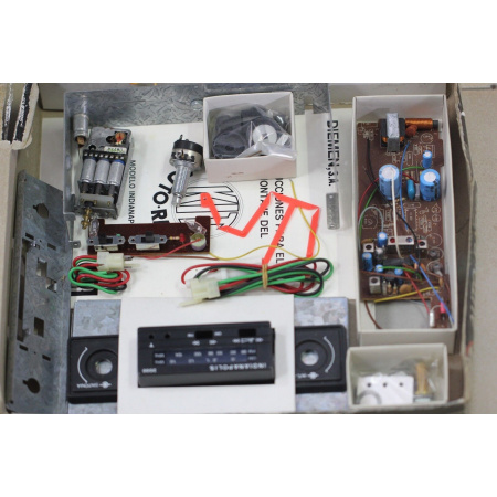 1 X KIT AUTORRADIO HR INDIANAPOLIS 2000 AM FM  NEW. RCB145