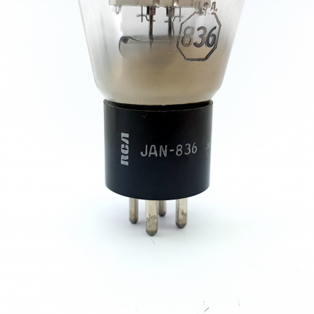 1 X JAN 836 RCA TUBE. 1970s PRODUCTION. RECTANGULAR GETTER. 1. CH161