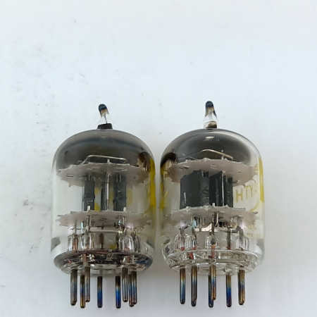 2 X 5670 RAYTHEON TUBE. BLACK PLATES. SQUARE GETTER. 18. CB397