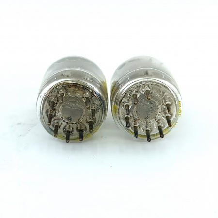 2 X 5670 RAYTHEON TUBE. BLACK PLATES. SQUARE GETTER. 18. CB397