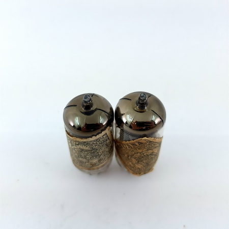 2 X EF86 MINIWATT TUBE. 1960s TOSHIBA PROD. MESH PLATE. MATCHED PAIR. 29. CB397