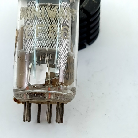 1 X EF86 MINIWATT TUBE. 1960s TOSHIBA PROD. MESH PLATE. 30. CB397