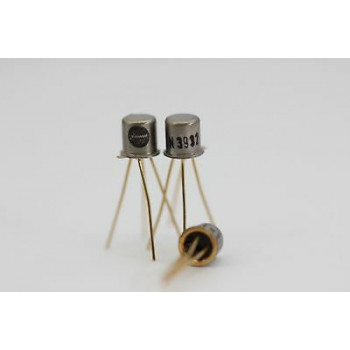 2N3932 GOLD TRANSISTOR NOS( New Old Stock ) 1PC. C300U20F120514