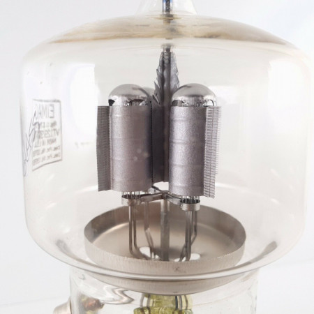 1 X 304TL / VT129 EIMAC TUBE. PARTICLES OF GLASS. OLD PLATES. 1950s. NOS 8  ENA