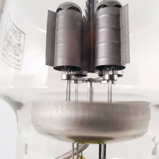 1 X 304TL / VT129 EIMAC TUBE. PARTICLES OF GLASS. OLD PLATES. 1950s. NOS 8  ENA