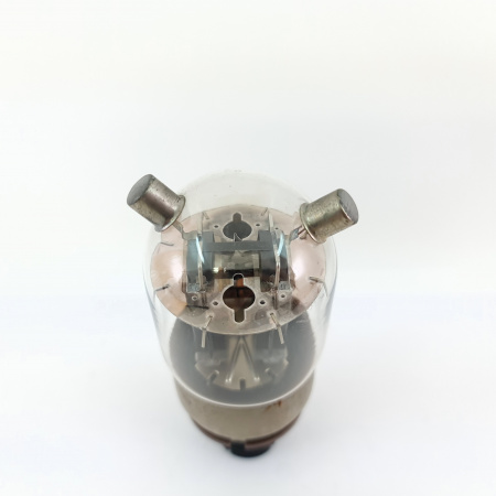 1 X 815 RCA TUBE. 1950s PROD. BLACK PLATES. RECTANGULAR GETTER. 2. CE2