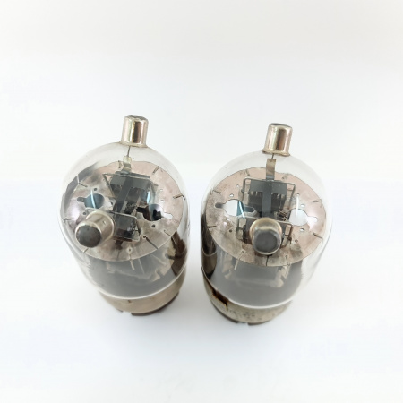 2 X 815 RCA TUBE. 1950s PROD. BLACK PLATES. SQUARE GETTER. 3. CE2