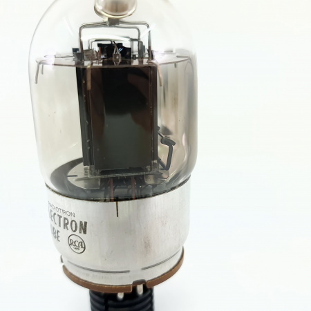 1 X 815 RCA TUBE. 1950s PROD. BLACK PLATES. RECTANGULAR GETTER. 8. CE2