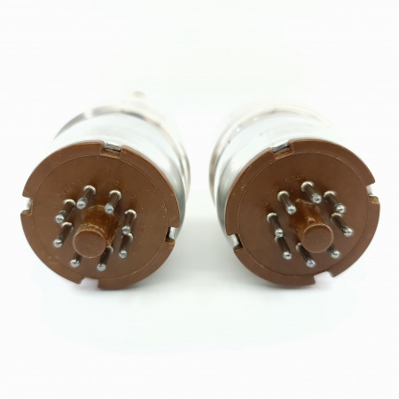 2 X 815 RCA TUBE. 1950s PROD. BLACK PLATES. RECTANGULAR GETTER. PAIR. 9. CE2