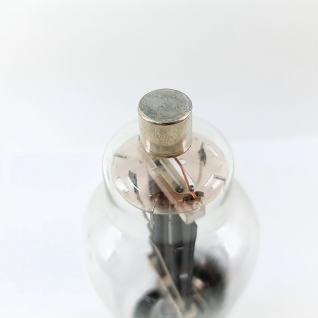 1 X 836 RCA TUBE. 1970s PROD. BLACK PLATES. RECTANGULAR GETTER. 8. CE1