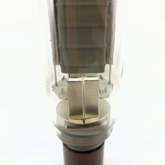 1 X 804 RCA TUBE. 1940s PROD. SQUARE...