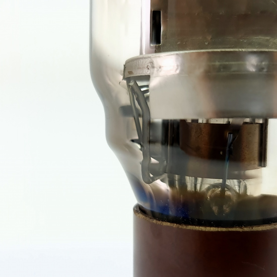 1 X 804 RCA TUBE. 1940s PROD. SQUARE...