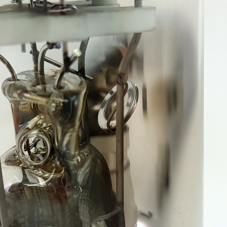 1 X 211 GOLDEN DRAGON TUBE. BLACK PLATES. 7. CB399