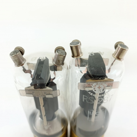 2 X RS287 TELEFUNKEN TUBE. 1940s PROD. FLAT GETTER. PAIR. 12. CB399