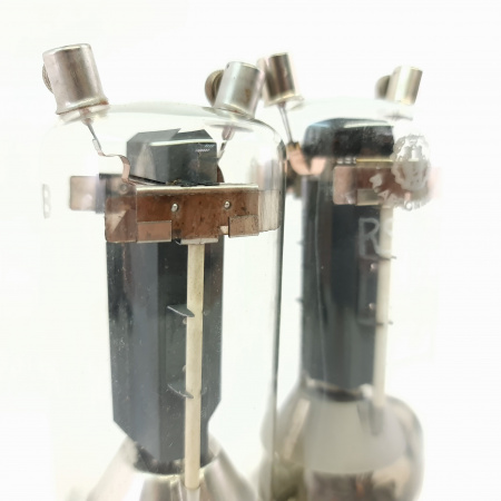 2 X RS287 TELEFUNKEN TUBE. 1940s PROD. FLAT GETTER. PAIR. 12. CB399