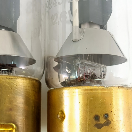 2 X RS287 TELEFUNKEN TUBE. 1940s PROD. FLAT GETTER. PAIR. 12. CB399