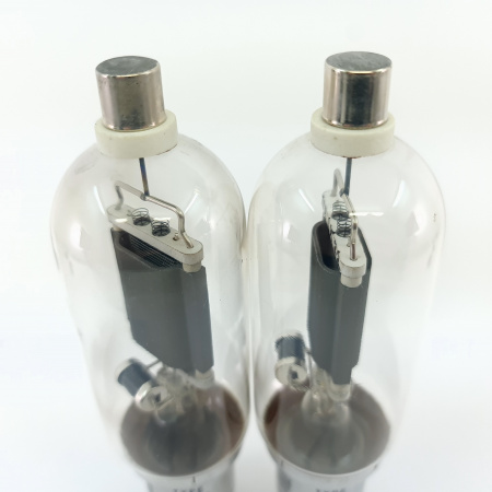 2 X TYPE V70D UNITED ELECTRONICS TUBE. 1940s PROD. PAIR. 44. CB402