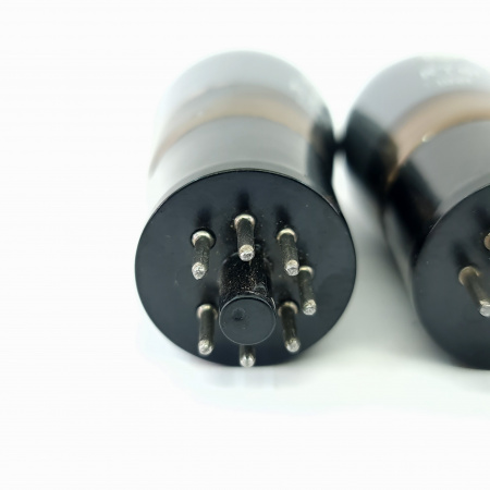 4 X KT61 RSD TUBE. 1950s MWT PROD. BLACK PLATES. RECTANGULAR GETTER. 16. CB401