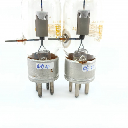 2 X 3C24 UNITED ELECTRONICS TUBE. 1950s PROD. METAL BASE. MATCHED PAIR. 15. CB404