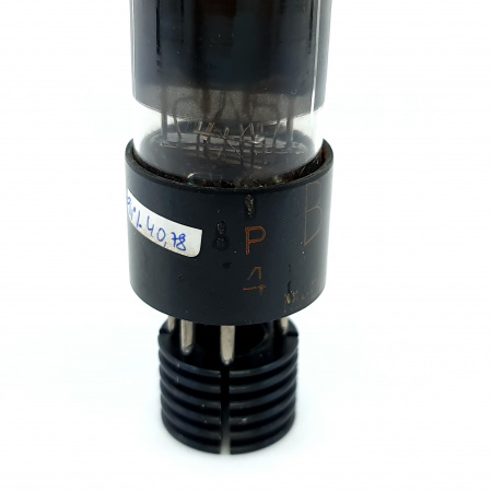 1 X 6V6GT BRIMAR TUBE. 1950s PROD. BLACK PLATES. RECTANGULAR GETTER. 36. CB404