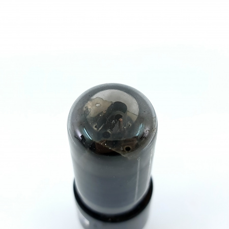 1 X 6V6GT BRIMAR TUBE. 1950s PROD. BLACK PLATES. RECTANGULAR GETTER. 36. CB404