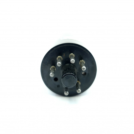 1 X 6V6GT BRIMAR TUBE. 1950s PROD. BLACK PLATES. RECTANGULAR GETTER. 36. CB404