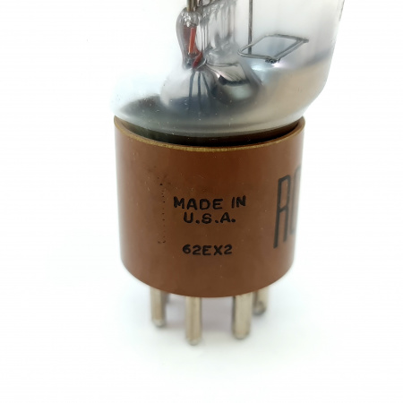 1 X 837 RCA TUBE. 1960s PROD. BLACK PLATES. RECTANGULAR GETTER. 2. CE34