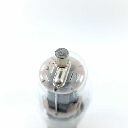 1 X 837 RCA TUBE. 1960s PROD. BLACK PLATES. RECTANGULAR GETTER. 2. CE34