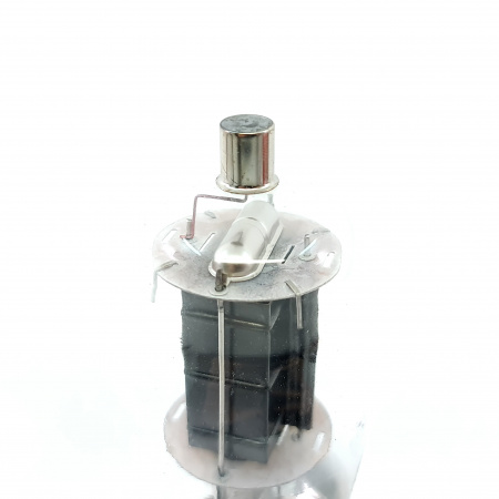 1 X 837 RCA TUBE. 1960s PROD. BLACK PLATES. RECTANGULAR GETTER. 2. CE34