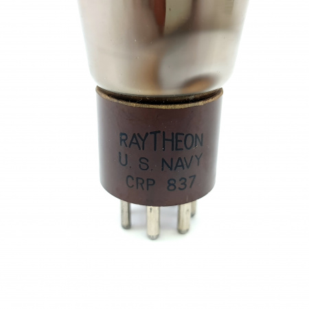 1 X CWL 837 RAYTHEON TUBE. 1950s PROD. BLACK PLATES. RECTANGULAR GETTER. 8.CE34