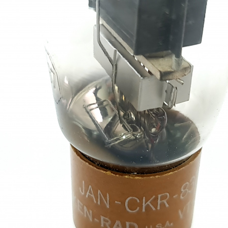 1 X JAN CKR 837 KEN-RAD TUBE. 1950s PROD. BLACK PLATES. DUAL GETTER. 9. CE34