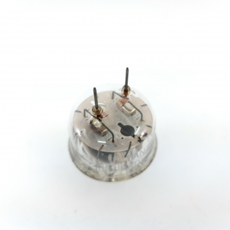 1 X 832 KEN-RAD TUBE. 1950s PROD. BLACK PLATES. D-GETTER. COPPER RODS. 2. CE113