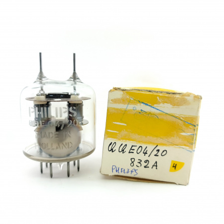 1 X QQE04/20 / 832A PHILIPS TUBE. 1950s PROD. BLACK PLATES. COPPER RODS.4.CE113