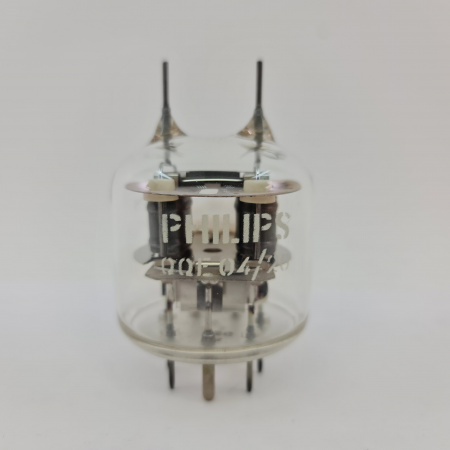 1 X QQE04/20 MINIWATT TUBE. 1950s HYPERLEC BRIVE PROD. BLACK PLATES. 6. CE113