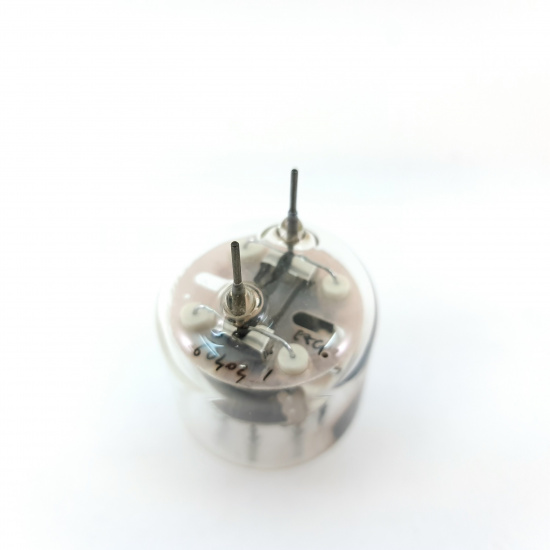 1 X QQE04/20 MINIWATT TUBE. 1950s...