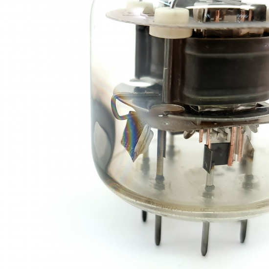 1 X QQE04/20 MINIWATT TUBE. 1950s...