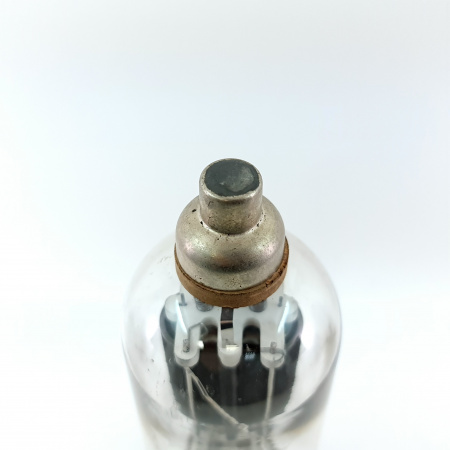 1 X 3C/150A TAYLOR TUBE. 1940s RCA PROD. RECTANGULAR GETTER. 2. CE685