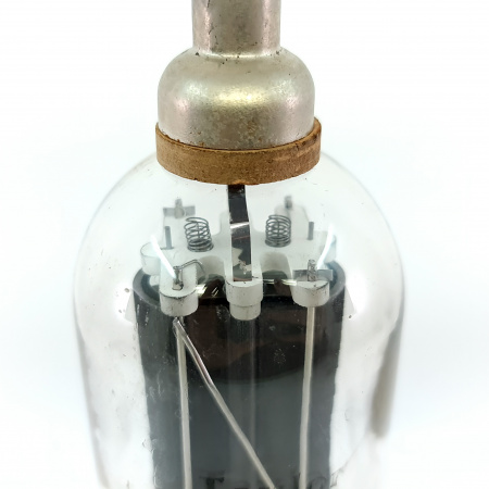 1 X 810 / 3C/150A TAYLOR TUBE. 1940s RCA PROD. RECTANGULAR GETTER. 2. CE685