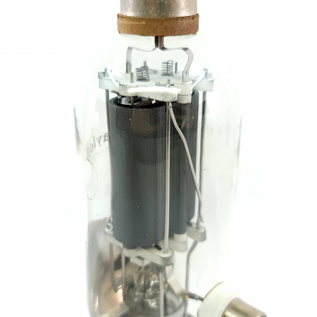 1 X 3C/150A TAYLOR TUBE. 1940s RCA PROD. RECTANGULAR GETTER. 2. CE685