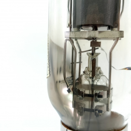 1 X 810 / 3C/150A TAYLOR TUBE. 1940s RCA PROD. RECTANGULAR GETTER. 2. CE685