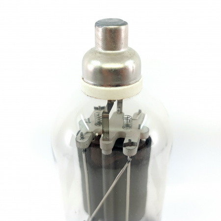 1 X 810 / 3C/150A KEN-RAD TUBE. 1950s PROD. RECTANGULAR GETTER. 2. CE683