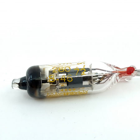 1 X JRP 5784WA RAYTHEON TUBE. 1950s PROD. RECTANGULAR GETTER. 3. CE808