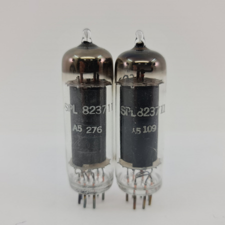 2 X 6687 UNITED ELECTRON TUBE. 1960s PROD. BLACK PLATES. SQUARE GETTER.17.CE808